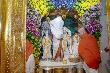 201 Patoshav and Abhishek - Shikshapatri 200