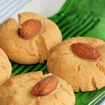 Badam Nankhatai