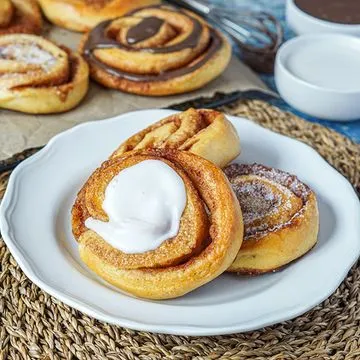 Cinnamon Cream Roll