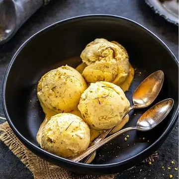 Kesar-Elaichi Ice Cream