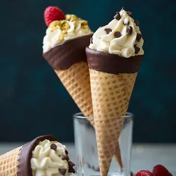 Cannoli Cone