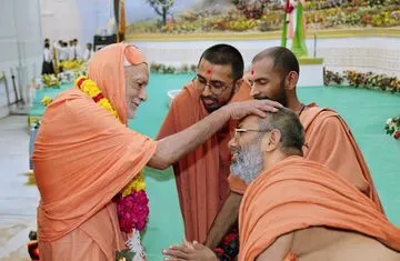 Pu. Guruji - Santo